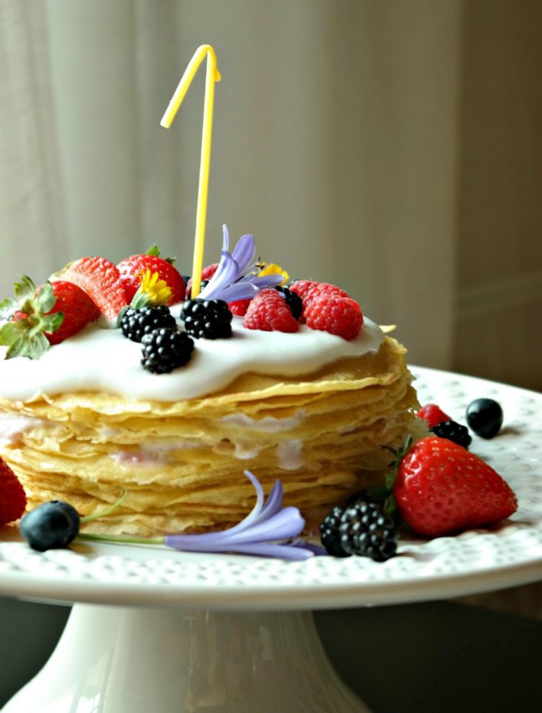 bolo-de-crepes-com-coco-e-frutos-silvestres bolo-de-crepes-com-coco-e-frutos-silvestres