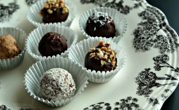 trufas de chocolate negro e avelã