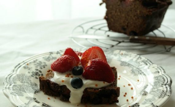 pão doce de banana e mirtilos
