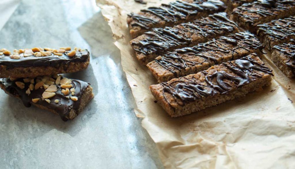 barras proteicas de banana e amendoim